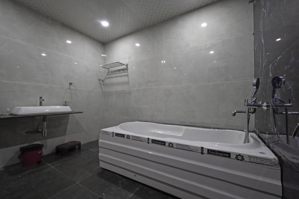 Fun Square Villa Лонавла Екстер'єр фото