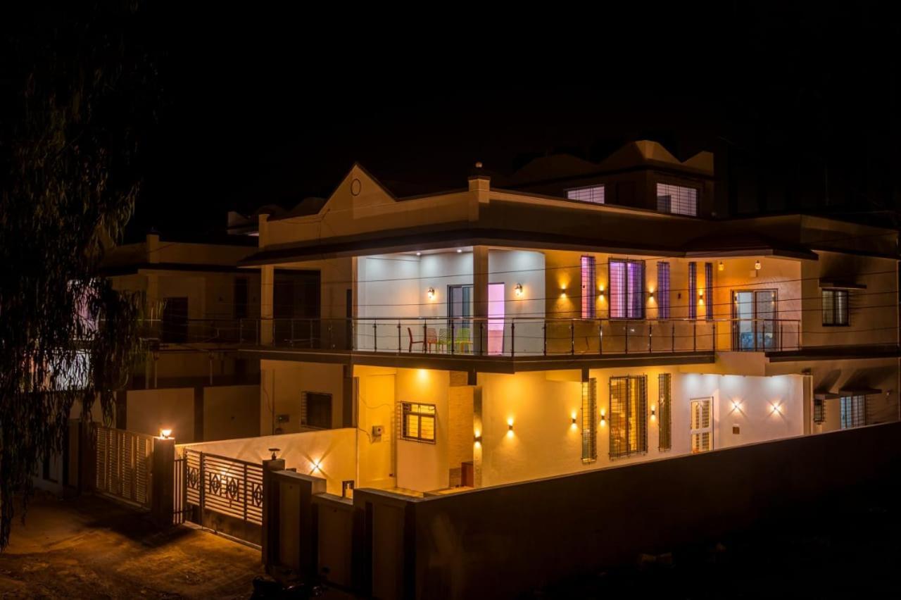 Fun Square Villa Лонавла Екстер'єр фото
